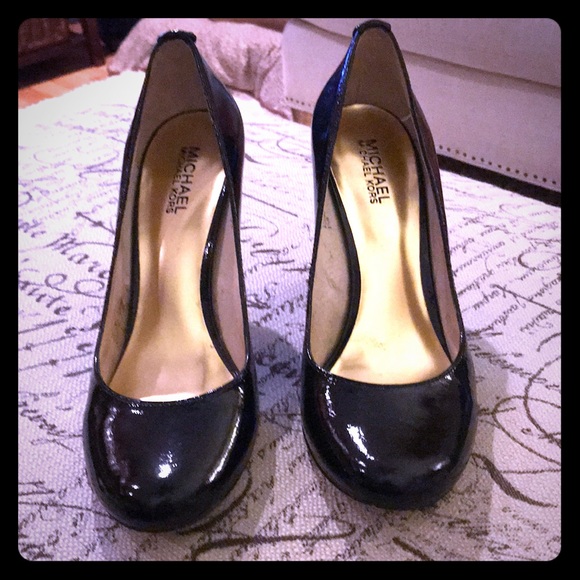 Michael Kors Black Patent Heels Size 8.5 - Picture 1 of 5